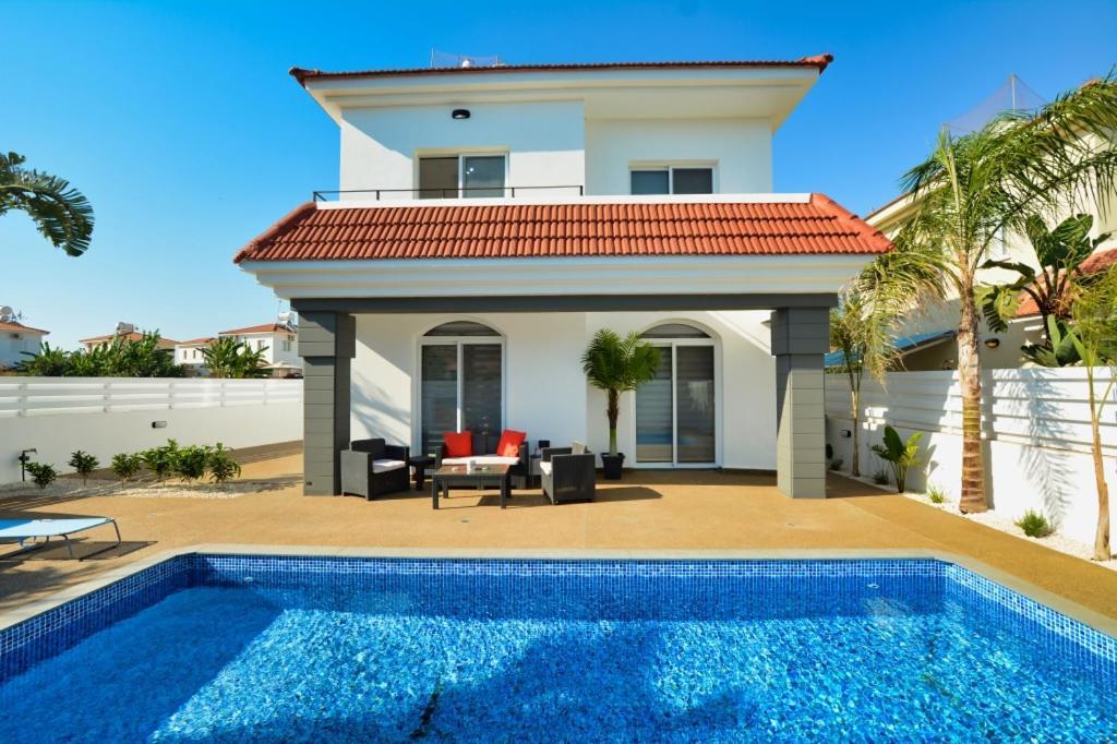 Villa Mario - 2Min Walk From Kapparis Beach Paralimni Exterior foto