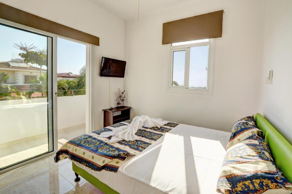 Villa Mario - 2Min Walk From Kapparis Beach Paralimni Exterior foto
