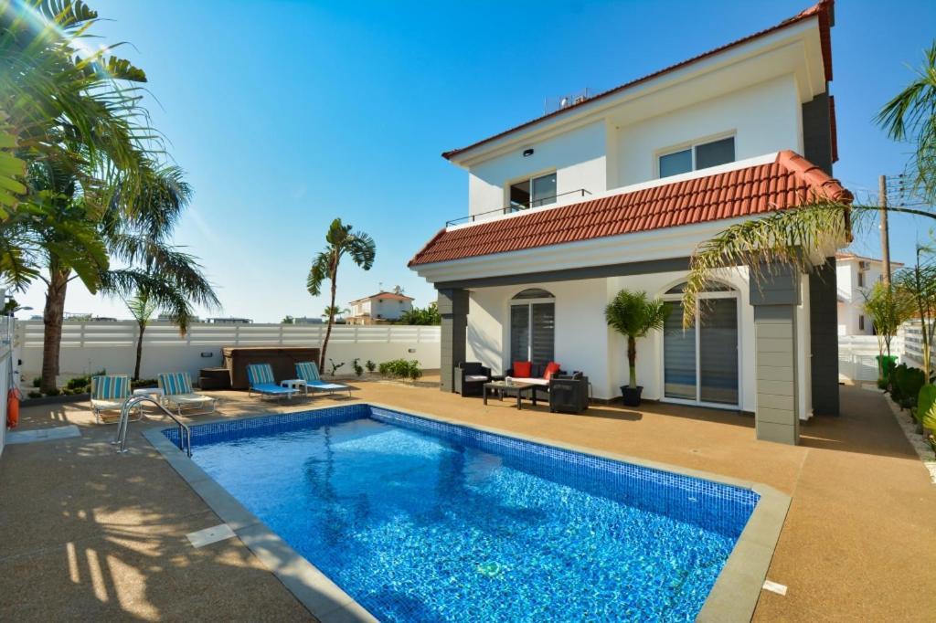 Villa Mario - 2Min Walk From Kapparis Beach Paralimni Exterior foto